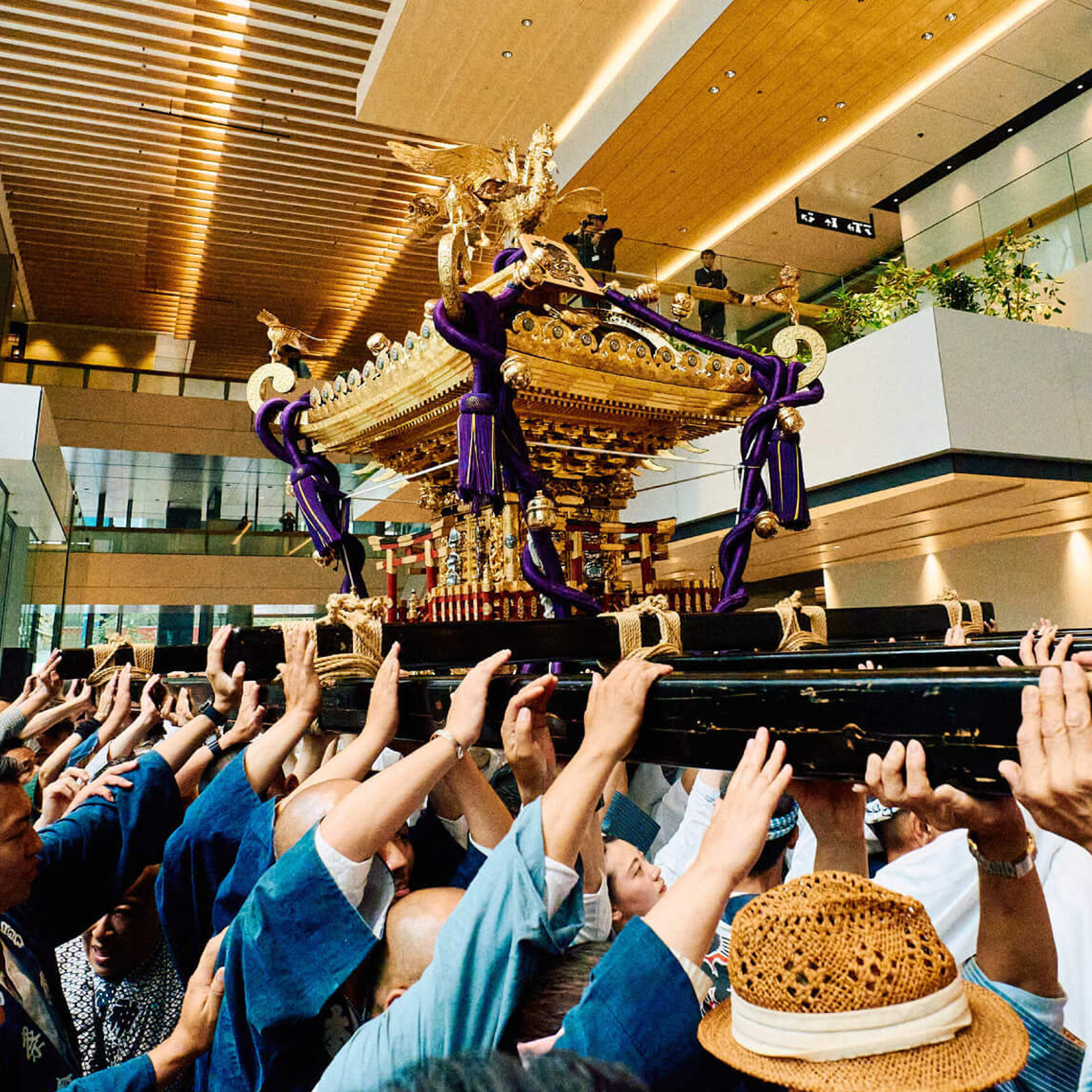 【山王祭】御神輿が TOFROM YAESU TOWERを巡行